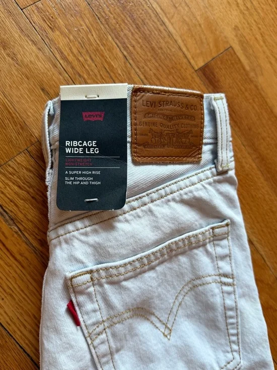 Levi's Ribcage Wide Leg High-Rise Jeans in Light  Wash 27x34 - Picture 5 of 7